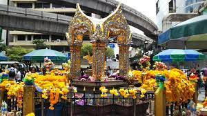 The location is in front of grand hyatt erawan hotel, corner of ploenchit and ratchadamri road, which is also near to the central world trade, a few minutes walk beside the bts: The Famous 4 Face Buddha Review Of Erawan Shrine Thao Mahaprom Shrine Bangkok Thailand Tripadvisor