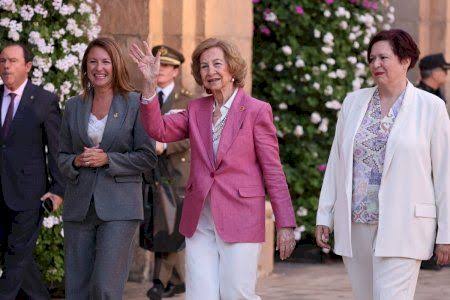 Entusiasmo en las calles de Castellón con la visita de la Reina Sofía a la  ciudad