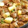 To serve, arrange mashed potatoes and pork chops on 4 dinner plates. 1