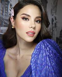 Spotted: Miss Universe Catriona Gray blooms in her Jewelmer South Sea pearl  studs. Discover our creations:  https://www.jewelmer.com/collection/les-classiques-pearl-earring-studs/