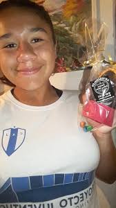 En la semana las chicas de Sub 16 del Fútbol Femenino de Juventud al  finalizar el entrenamiento, compartieron un momento dulce. Felices Pascuas!