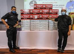 Bersempena bulan puasa yang mulia ini, jom kita terapkan 21 pesanan bermakna atau 'quotes' popular yang sering diungkapkan ustaz ebit lew dalam siri ceramahnya. Syukur Alhamdulillah Pertubuhan Kasih Umat Malaysia Facebook