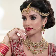 Choosing a perfect bridal jewelry set that satisfies her fantasies and focuses on elegant design takes some effort. Asian Wedding Jewellery Kyles Collection