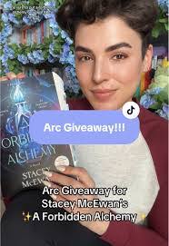 Stacey Bean's Instagram, Twitter & Facebook