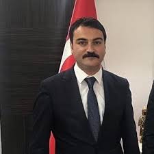Yüksek öğrenimini boğaziçi üniversitesi siyaset bilimi ve uluslararası i̇lişkiler bölümü'nde tamamladı. Serhat Albayrak Serhat Albayrak Twitter