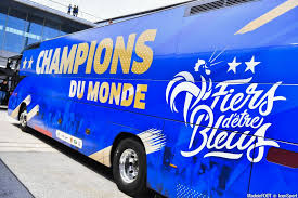 Les bleus se taillent la part du lion. Photos Foot Le Bus De L Equipe De France