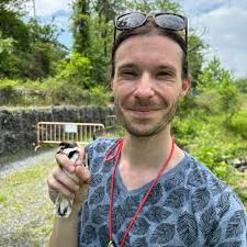 Are common nighthawks typically seen flying at 200 feet?