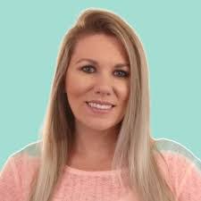 Kelly Anne's Instagram, Twitter & Facebook