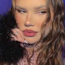 Candace Hare's Instagram, Twitter & Facebook