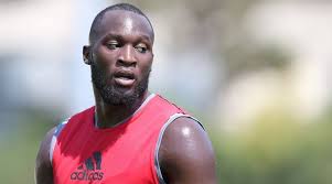 Ро́мелу мена́ма лука́ку боли́нголи (нидерл. Manchester Yunajted Prinyal Reshenie Krupno Oshtrafovat Romelu Lukaku Footboom