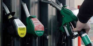 516 dolardan 530 dolara yükselen benzinin ton fiyatı ve varili 64 doları aşan brent petrol, dolayısıyla pompa fiyatlarına da yansıdı. Benzine Gelen Zam Belli Oldu
