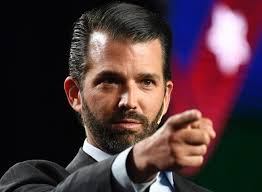 Het leven van Donald Trump jr. die zijn vader voor het eerst volop steunt