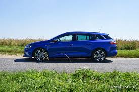 La familiale la plus accessible chez renault ! Essai Renault Megane Estate Gt Le Parfait Equilibre French Driver