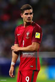Os jogadores e 'staff' da seleção portuguesa de futebol, que estão a preparar a participação no euro2020, testaram negativo ao novo coronavírus, anunciou hoje a federação portuguesa de. Resultado De Imagem Para Selecao Portuguesa De Futebol Andre Silva Selecao Portuguesa De Futebol Jogadores De Futebol E Futebol
