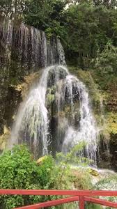 Minunea din apă termală şi gheaţă. Cascada De ApÄƒ GeotermalÄƒ TopliÈ›a Punct De AtracÈ›ie TuristicÄƒ C