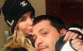 Los cantantes belinda y christian nodal celebran un mes de noviazgo y ella se tatúa en su tobillo las iniciales de él. Fotos De Christian Nodal Y Belinda Dan Pistas De Futuros Planes Show News