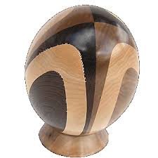 Ballon De Rugby En Bois Et Ballon De Foot En Bois Et Mobilier En Bois Jo Mobilier En Bois Bois Tournage Dans Les Bois