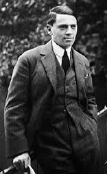 Jean moulin est parachuté en france le 2 janvier 1942 pour unifier la résistance de l'intérieur il a rencontré de gaulle à londres fin 1941. Jean Moulin Francearchives