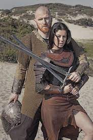It was also found that, contrary to their depiction in movies and art, dark hair was relatively common among the raiders from the north. Dark Haired Viking Woman And Bald Viking Man Together In The Sand Viking Woman Viking Man Women