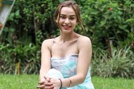 Sebelumnya, keduanya sempat jadi sorotan karena video mereka viral. Nora Alexandra Ini Cantiknya Memang Berlebihan Ini 4 Fakta Istri Jerinx Sid Yang Selisih Usianya 18 Tahun Dari Sang Suami Wajah Bule Tapi Lahir Di Jember Jawa Timur Semua Halaman Suar