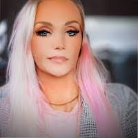 Amber Hoke's Instagram, Twitter & Facebook