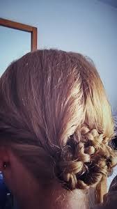 Simple Flecht Frisur Am Hinterkopf Zwei Partien Abteilen Und Als Zopfe Locker In 2020 Geflochtene Frisuren Leicht Geflochtene Frisuren Haar Styling