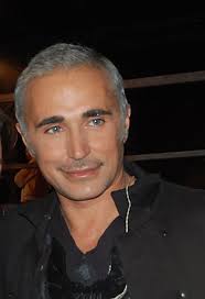 Figlio di un agente di polizia originario di taranto e di una segretaria di un istituto. Scialpi Come Era Come E Dopo La Chirurgia Qui Con Foto Di Prima E Ora