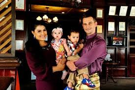 Pada 1 januari 2010, serina mendirikan rumah tangga dengan jejaka inggeris. Serina Redzuawan Gavin Bakal Bercerai Panjang Atau Tidak Jodoh Kami Saya Serahkan Kepada Allah Swt Dan Andai Ditakdirkan Berpisah Saya Hidup Suami Cerita