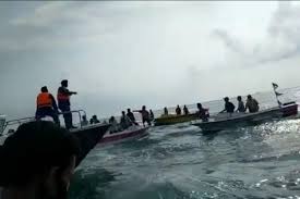 Banana boat has been a landmark anchor to the restaurant and nightlife activities in boynton beach, fl since 1978. Video Viral Warga Demo Di Laut Minta Petugas Kembalikan Banana Boat Yang Disita Halaman All Kompas Com