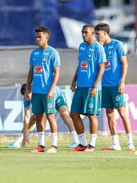 Seleção faz atividade antifuso na Austrália com apenas 11 em campo
