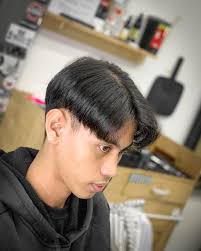 Gabut mau ngapain??? rapihin rambut aja bray di@vies_thebarber 📍Jl. Teluk  tiram darat No.15, sebelah kiri jalan setelah turunan jembatan ketiga. . .  #viesthebarber #commahair #koreanhairstyle #indonesia  #banjarmasinbarberhood #banjarmasinbarbershop ...