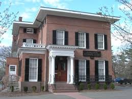 The House At 180 Farmington Avenue In Hartford Which Now Serves As The Ahern Funeral Home Was Built Around 1855 It Represents The Transiti Houses Home