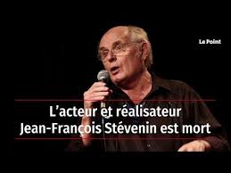 Son père pointe du doigt la vaccination, alors que le procureur souligne qu'il a ingéré «peu avant son décès un aliment. Wyklz9w44 L0jm