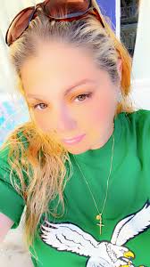 hello guys! i have famous vip tickets for NL. does anyone know if they sign  autographs at the meet and greet?? thanks!!