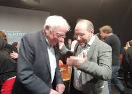 Rui costa, de son nom complet rui manuel césar costa, né le 29 mars 1972 à lisbonne, est un footballeur international portugais, devenu dirigeant. Rui Tavares Twitterissa Dias De Muitos Encontros De Ideias Nos Eua Conhecer Bernie Sanders No Vermont E Ouvi Lo Defender O Progressismo Para La De Fronteiras Como Unica Alternativa Possivel Ao Capitalismo Desregrado