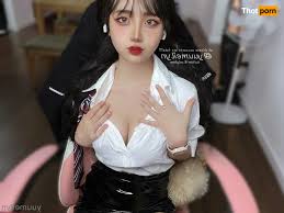 Meiilyn moans in ecstasy - lost in the moment