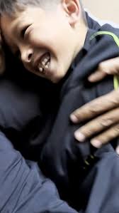 8 Potret Irfan Bachdim Beri Kejutan Kenji yang Sekolah Sepak Bola di  Portugal, Disambut Senyum