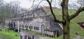 De nieuwe hollandse waterlinie is 3 tot 5 kilometer breed en een totale lengte van 85 kilometer. Forten En De Nieuwe Hollandse Waterlinie Kampeerproducten Voor Caravan En Camper Viva Kamperen