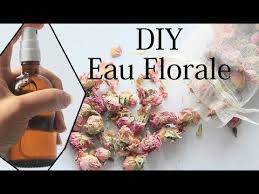 Violette Touchard Comment Faire Son Eau Florale Eau De Rose De Tilleul Et De Menthe Youtube Consommons Sainement Eau De Rose Cosmetique