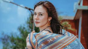 Wulan guritno berbagi cerita dalam mengurus anak perempuan. Wulan Guritno Ternyata Komisaris Di Lucy In The Sky Perusahaan Yang Mau Ipo Incar Dana Rp40