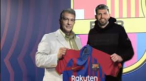 They are all writing barca, barca, barca, aguero said on twitch. Sergio Aguero Welcome To Fc Barcelona Youtube
