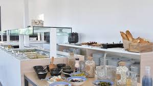 Located in the quiet southern area of faliraki, 180 meters from the nearest sandy beaches and just 10 minutes' walk from the center of faliraki, where the shopping center, market, all action and nightlife takes place. Hotel Evita Mare Grecja Rodos Wakacje Z Grecos Pl