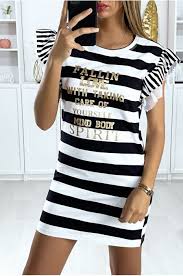 Notre mannequin mesure 1m79 / 5'10.5 et porte une taille 38. Robe Mariniere Noir Et Blanc Manches Froufrous