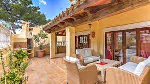Erstelle einen suchauftrag und lasse dich benachrichtigen, wenn neue anzeigen eingestellt werden. Mediterranes Haus In Kleiner Siedlung Am Strand Von Camp De Mar