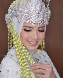 #repost @hepidavid happy pretty bride @indirahapsari makeup @hepidavid siger sunda @viennagallery wo @chandaniweddings. Magic Hand Mua Pengantin Wanita Rias Wajah Pengantin Gaya Pengantin