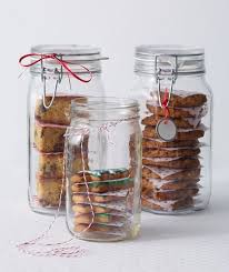 Packaging Cookies To Give As A Holiday Or A Hostess Gift From Real Simple Cookie Gift Packaging Holiday Cookies Cookie Packaging