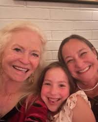 Out of all the titles I've achieved in my life, "mom" and "grandma" are my  favorite ones. Wishing all of you fabulous "moms" a wonderful Mother's Day  ❤️