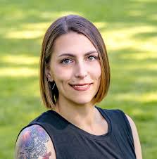 Amber Hageman's Instagram, Twitter & Facebook