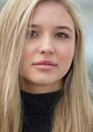 Fan Casting Isabel May as Naomi May in Where the Lost Wander