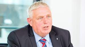 „tönnies wird völlig anders arbeiten. Minister Laumann Nordrhein Westfalen Bekommt Als Erstes Bundesland Die Landarztquote Arbeit Gesundheit Soziales